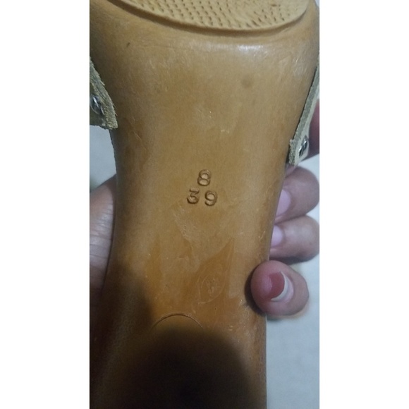 ALDO Tan Suede Studded Sandals Wood Heels Sz 39/8 - Picture 8 of 8